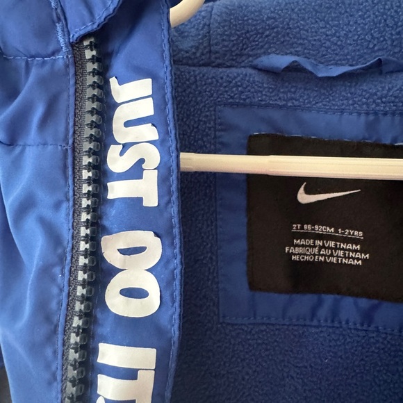 💙 Nike Kids 2T Fleece Lined Puffer Jacket ✨ - Picture 3 of 9